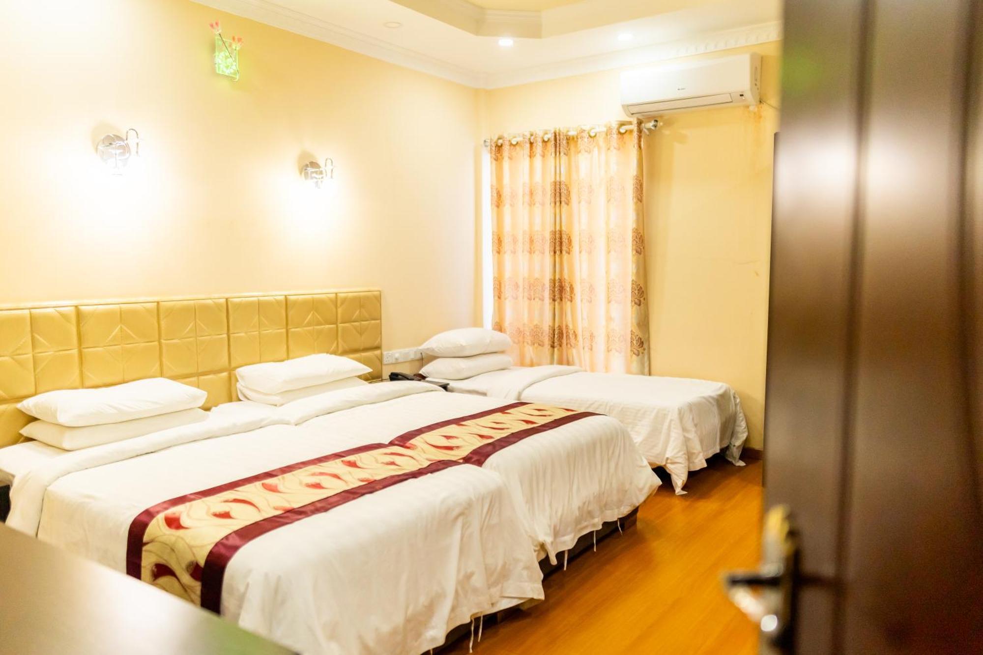 Abuharee Grand Hotel Addu City Exterior foto