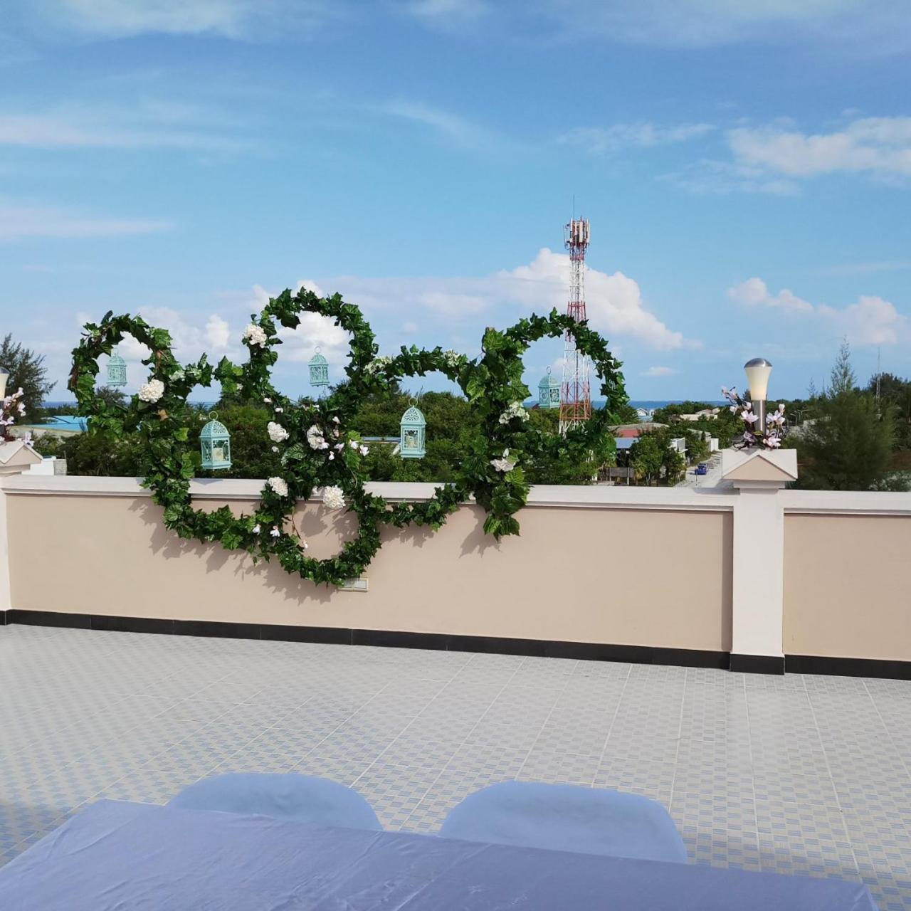 Abuharee Grand Hotel Addu City Exterior foto