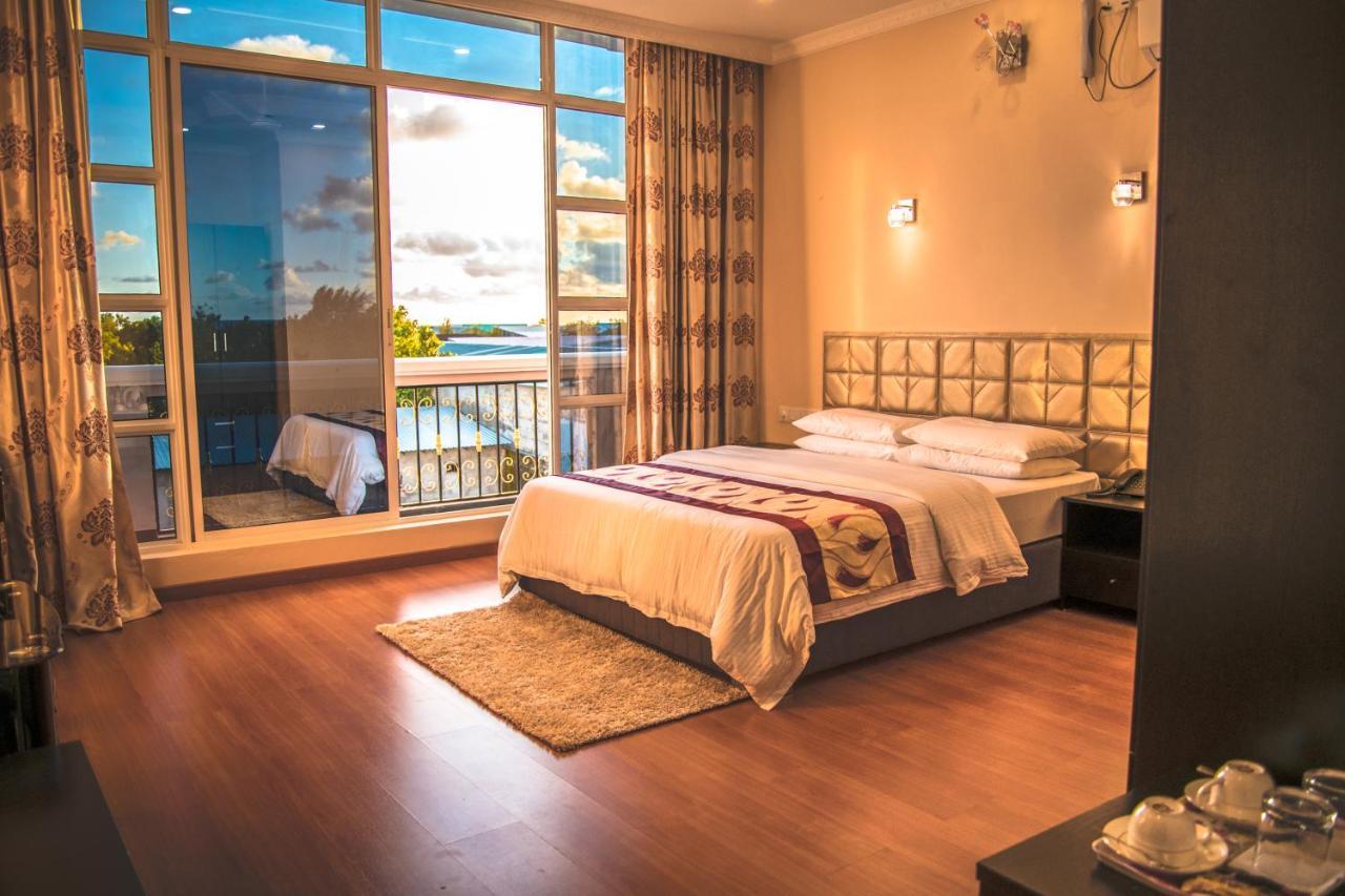 Abuharee Grand Hotel Addu City Exterior foto
