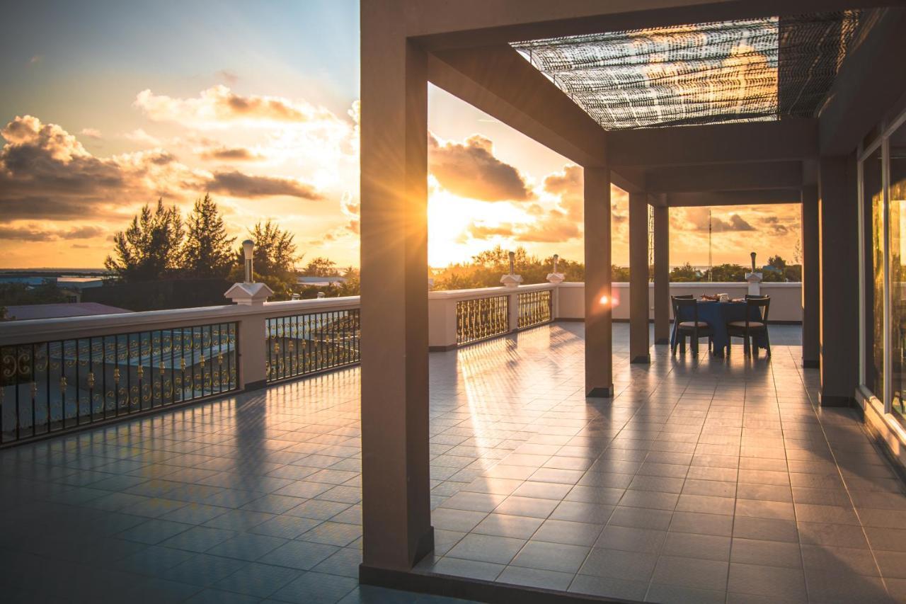 Abuharee Grand Hotel Addu City Exterior foto