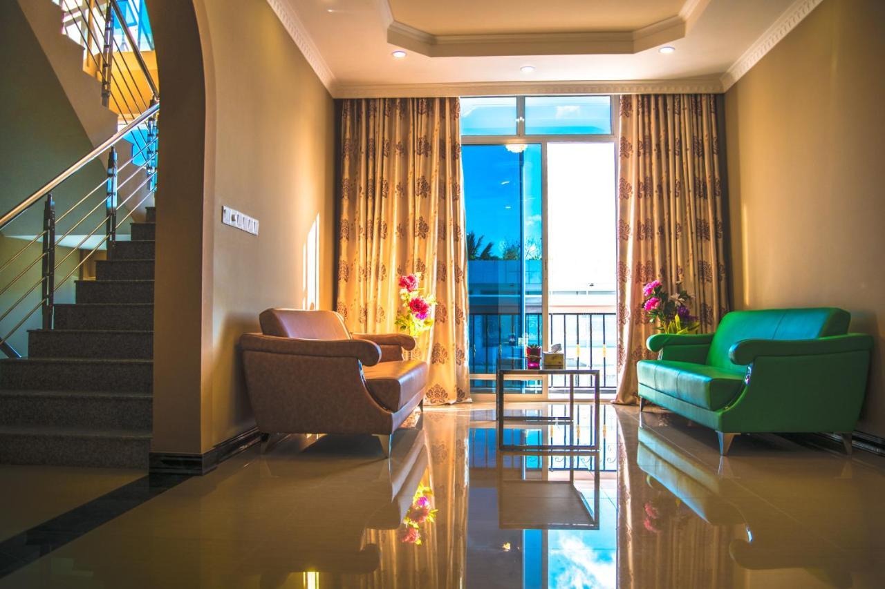 Abuharee Grand Hotel Addu City Exterior foto