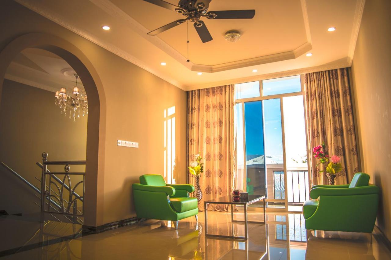 Abuharee Grand Hotel Addu City Exterior foto